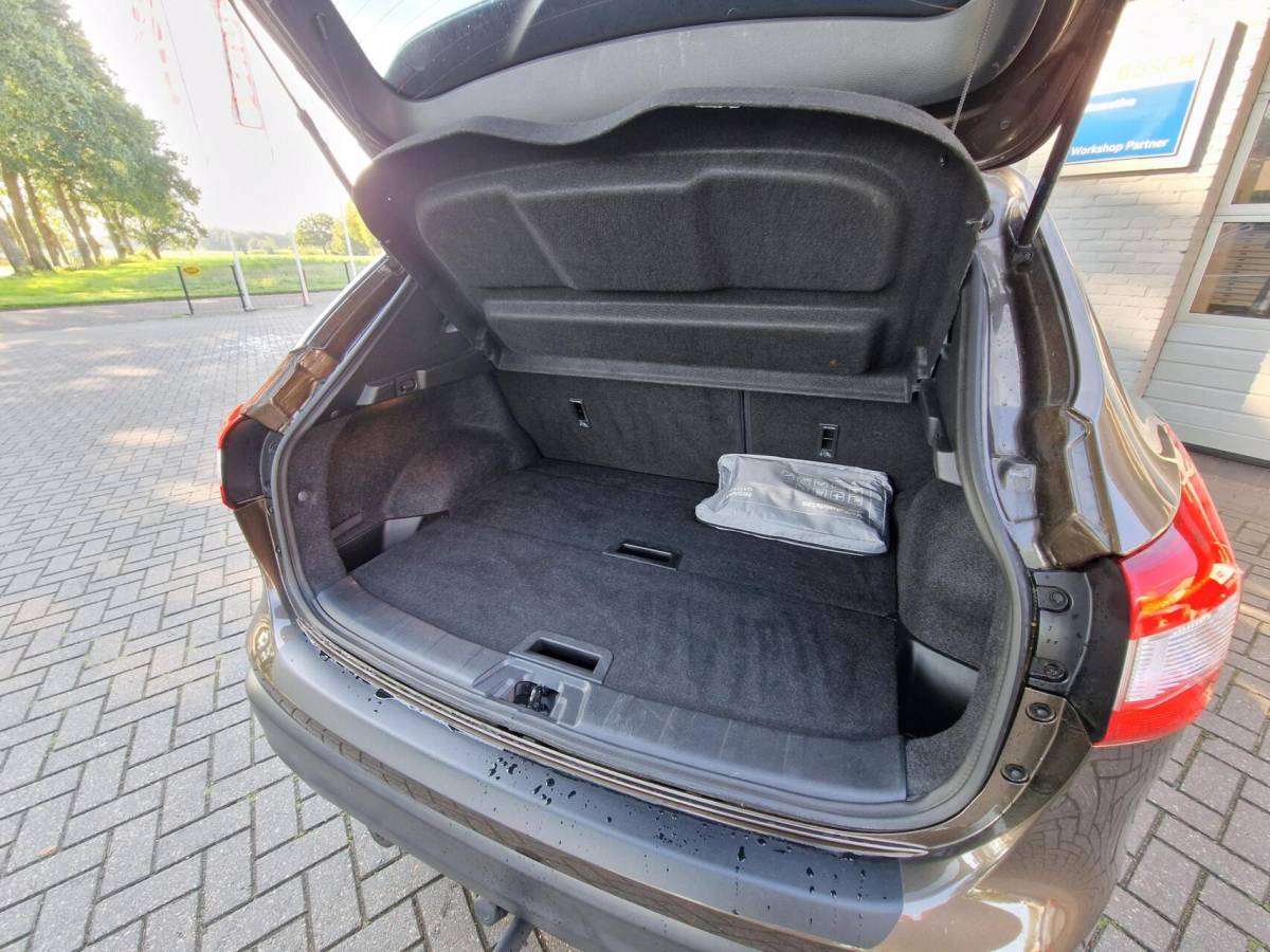 Nissan QASHQAI Nissan Qashqai 1.2 N-Vision|Pano|Trekhaak|Clima|360-Camera|62.996KM