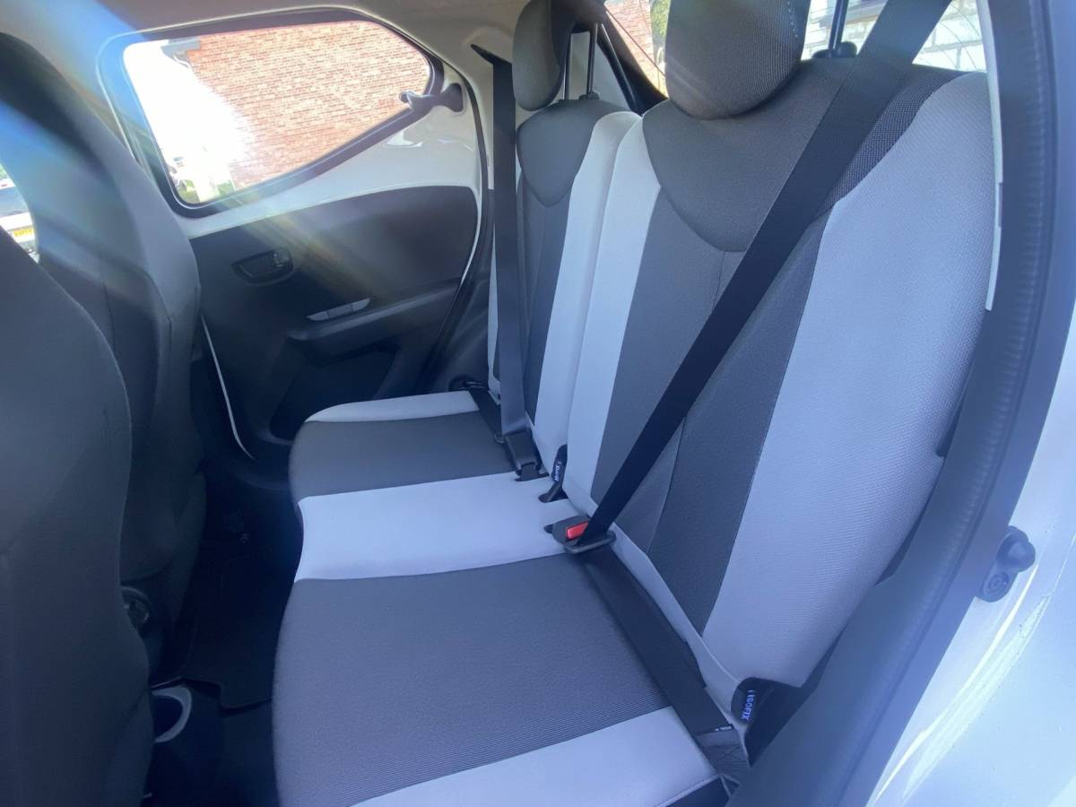 Toyota Aygo Toyota Aygo 1.0 VVT-i x-now/ Camera/ AC/ Navi/ Carplay/ Elec. spiegels