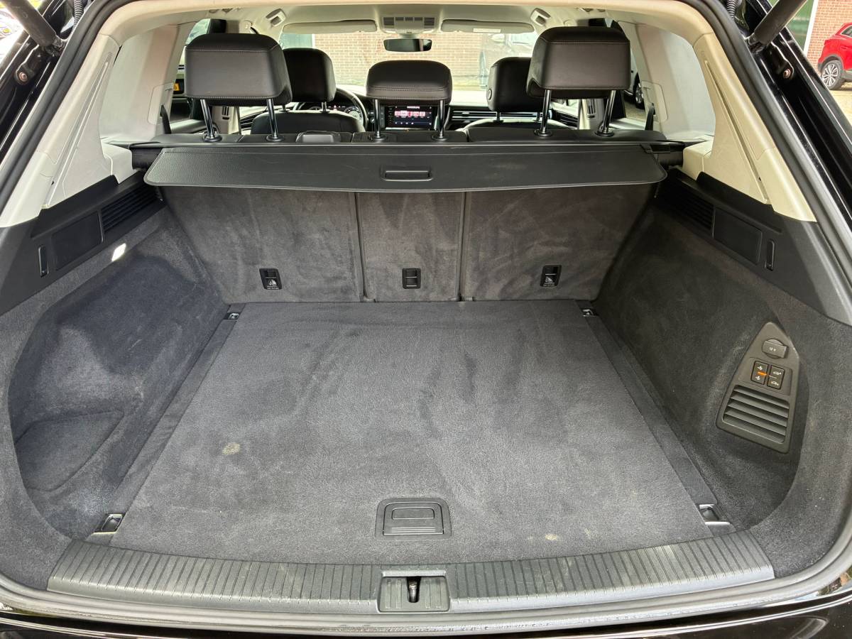 Volkswagen Touareg Volkswagen Touareg 3.0 TDI | Xenon + Carplay + Leder nu €27.975,-!!