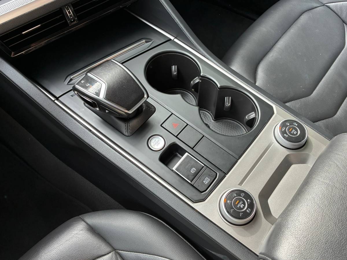 Volkswagen Touareg Volkswagen Touareg 3.0 TDI | Xenon + Carplay + Leder nu €27.975,-!!
