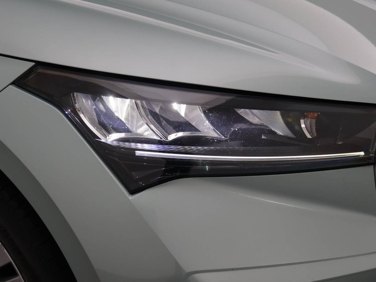 Škoda Enyaq iV Skoda Enyaq iV 60 + SFEERVERLICHTING | APPLE CARPLAY | ANDROID AUTO | DAB