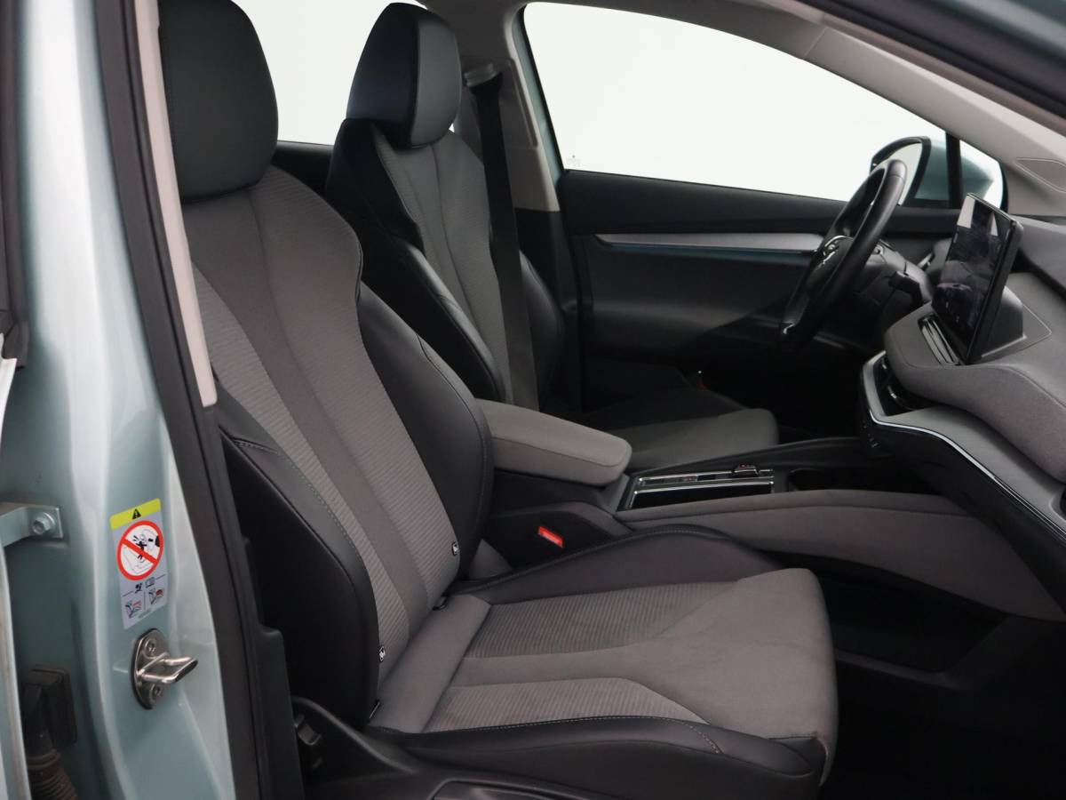 Škoda Enyaq iV Skoda Enyaq iV 60 + SFEERVERLICHTING | APPLE CARPLAY | ANDROID AUTO | DAB
