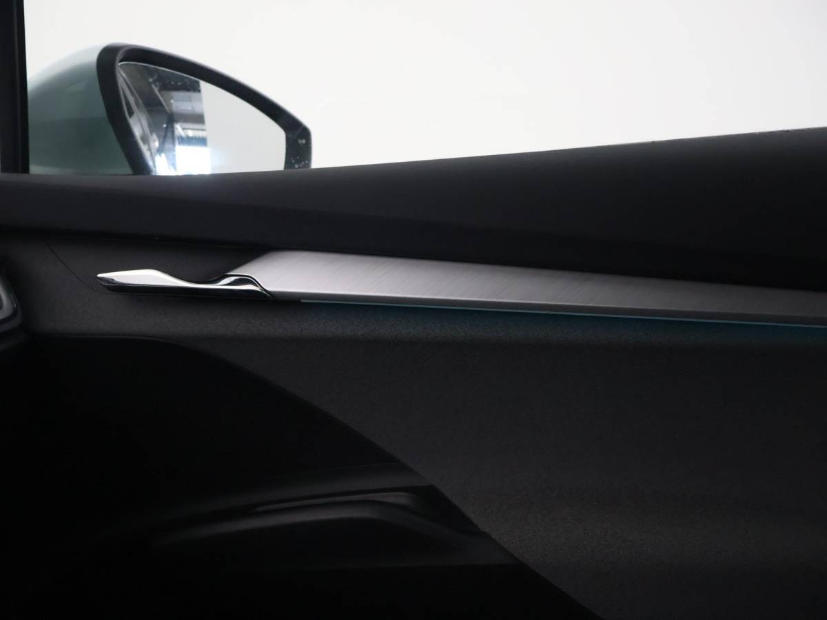 Škoda Enyaq iV Skoda Enyaq iV 60 + SFEERVERLICHTING | APPLE CARPLAY | ANDROID AUTO | DAB