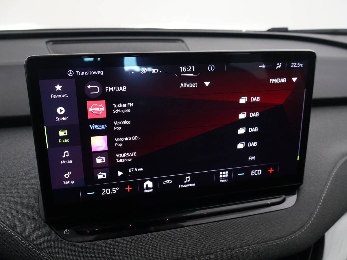 Škoda Enyaq iV Skoda Enyaq iV 60 + SFEERVERLICHTING | APPLE CARPLAY | ANDROID AUTO | DAB