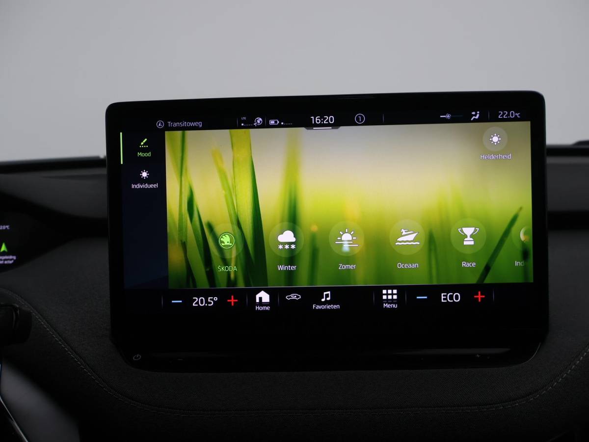Škoda Enyaq iV Skoda Enyaq iV 60 + SFEERVERLICHTING | APPLE CARPLAY | ANDROID AUTO | DAB