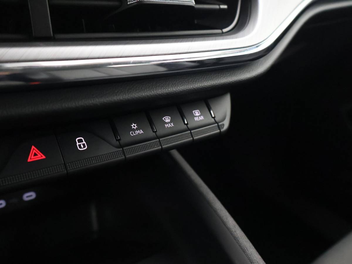 Škoda Enyaq iV Skoda Enyaq iV 60 + SFEERVERLICHTING | APPLE CARPLAY | ANDROID AUTO | DAB