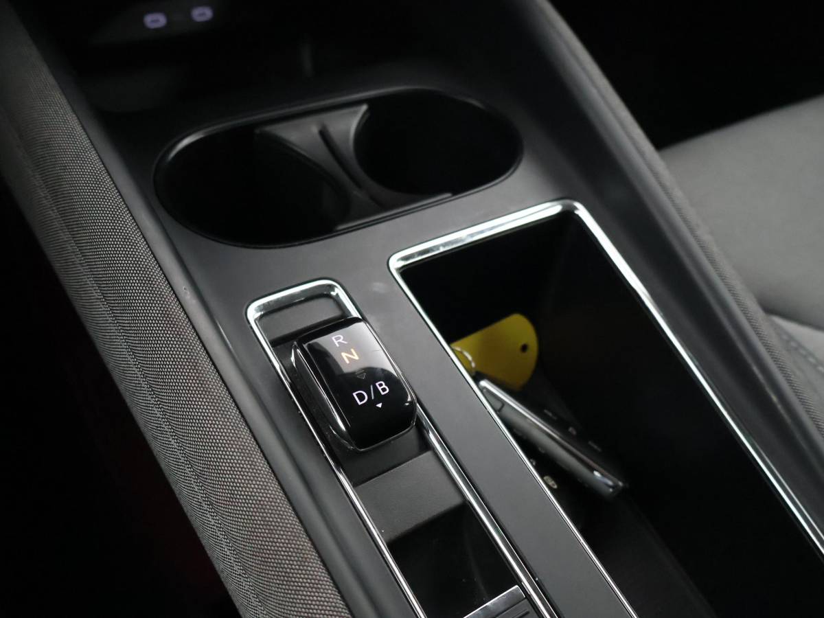 Škoda Enyaq iV Skoda Enyaq iV 60 + SFEERVERLICHTING | APPLE CARPLAY | ANDROID AUTO | DAB