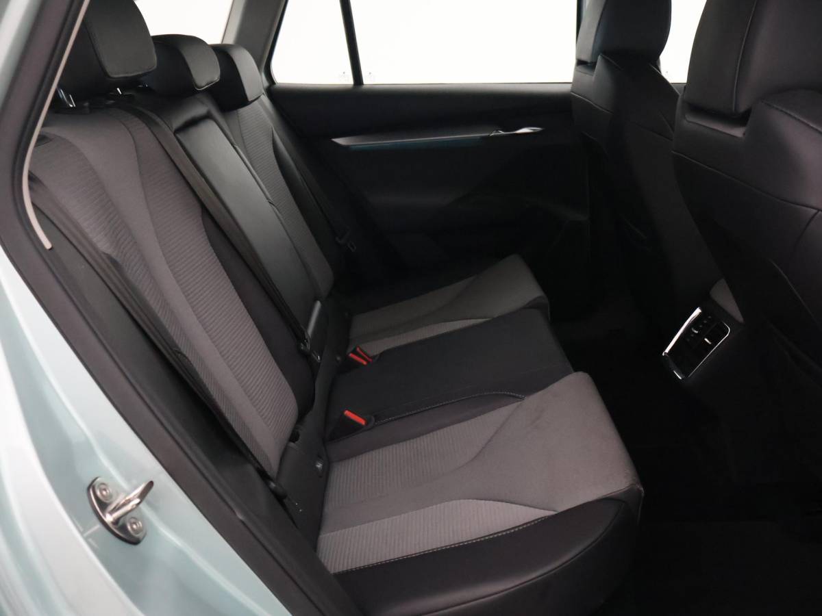 Škoda Enyaq iV Skoda Enyaq iV 60 + SFEERVERLICHTING | APPLE CARPLAY | ANDROID AUTO | DAB