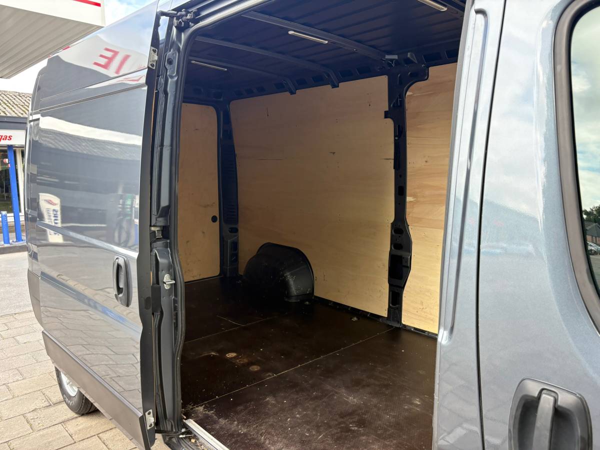 Opel Movano Opel Movano 2.2D 140PK L4H3|trekhaak 2500KG|airco|cruise|achteruitrijcamera|apple carplay|navi|drie zitplaatsen, EURO6.