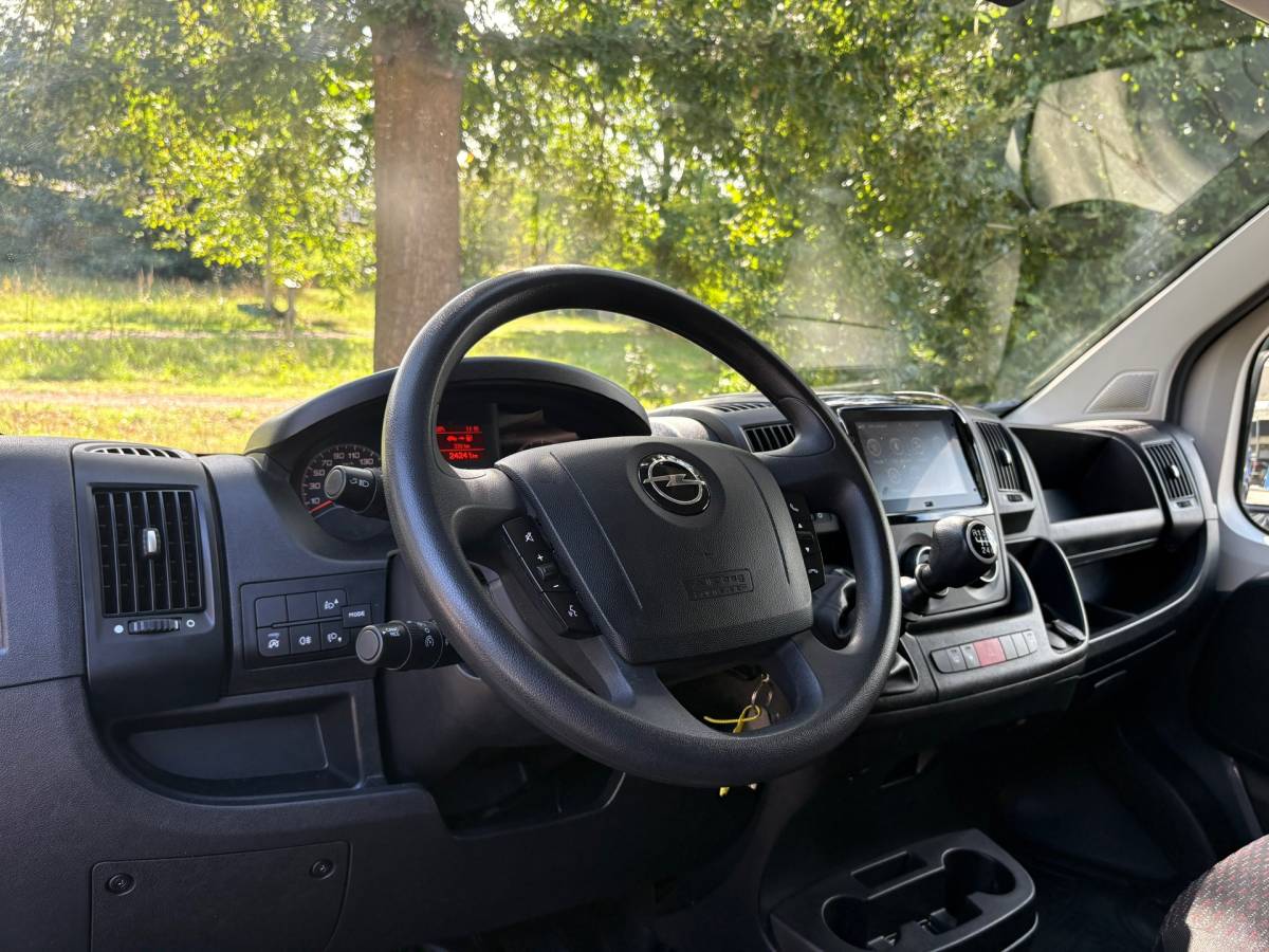 Opel Movano Opel Movano 2.2D 140PK L4H3|trekhaak 2500KG|airco|cruise|achteruitrijcamera|apple carplay|navi|drie zitplaatsen, EURO6.