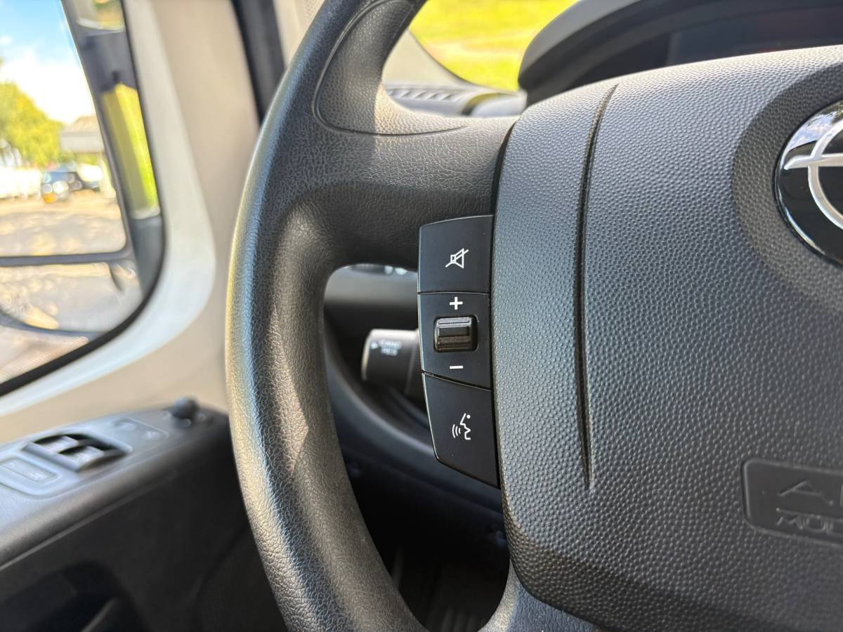 Opel Movano Opel Movano 2.2D 140PK L4H3|trekhaak 2500KG|airco|cruise|achteruitrijcamera|apple carplay|navi|drie zitplaatsen, EURO6.