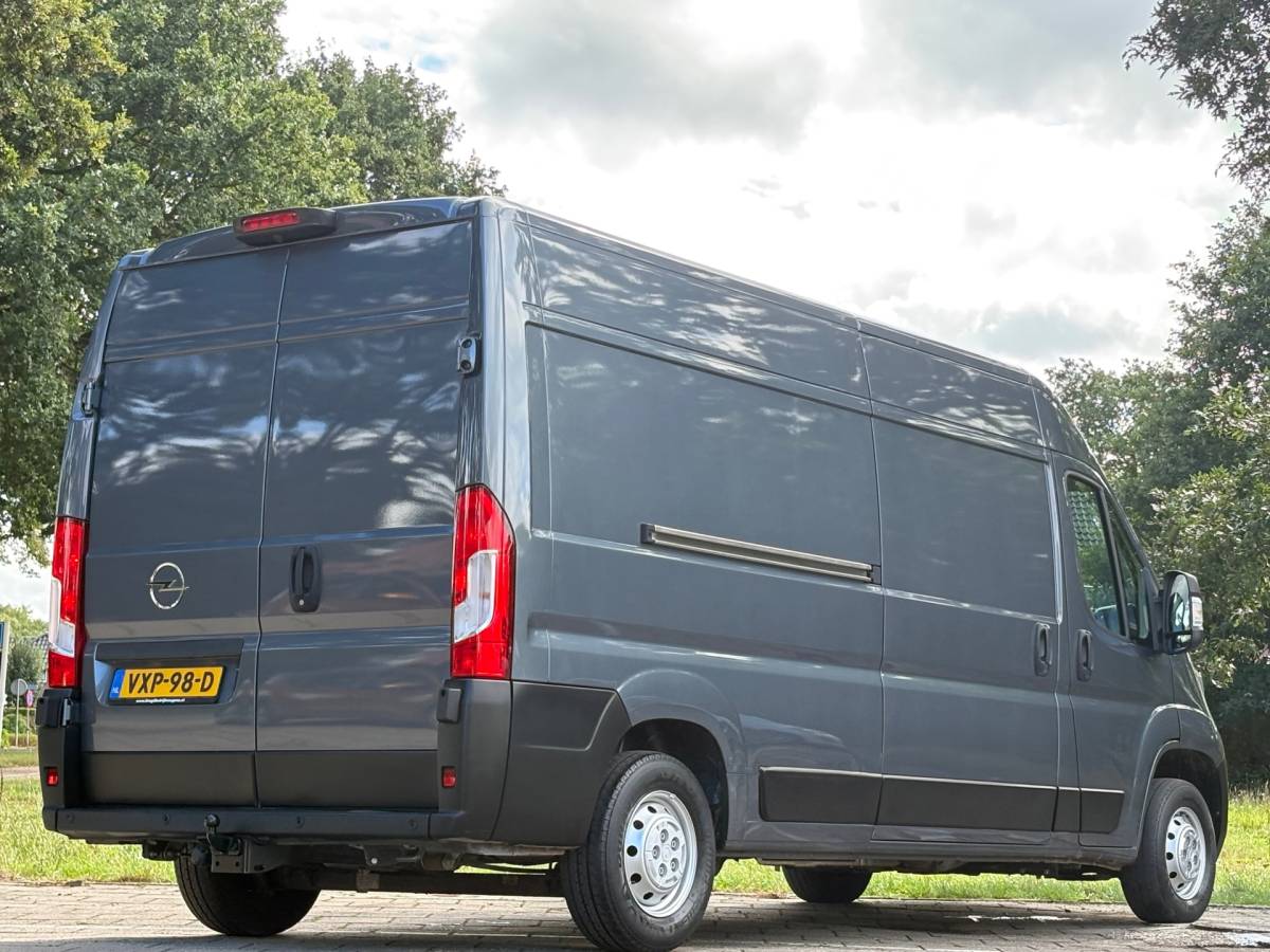 Opel Movano Opel Movano 2.2D 140PK L4H3|trekhaak 2500KG|airco|cruise|achteruitrijcamera|apple carplay|navi|drie zitplaatsen, EURO6.