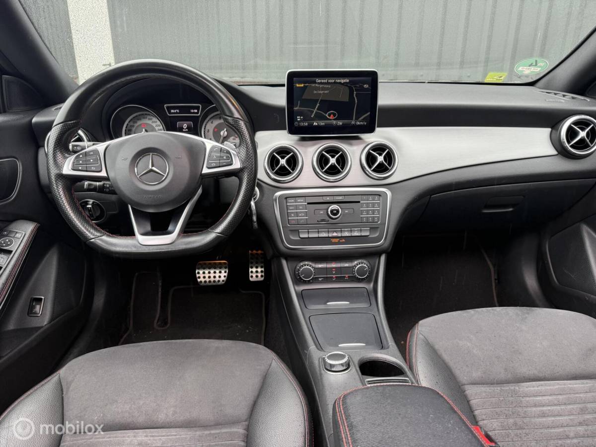 Mercedes-Benz CLA Mercedes CLA-klasse Shooting Brake 180 AMG Panorama Cruise Bluetooth NL Auto 2016