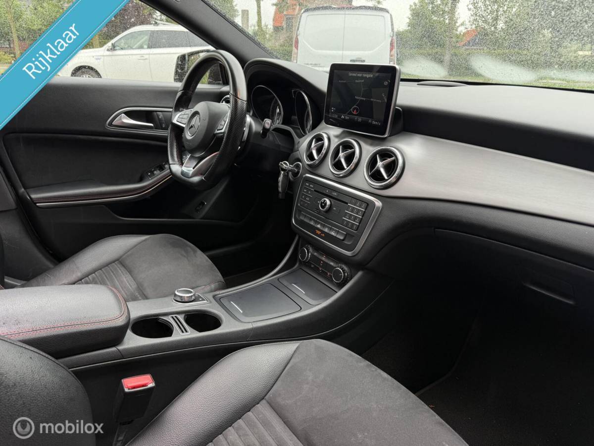 Mercedes-Benz CLA Mercedes CLA-klasse Shooting Brake 180 AMG Panorama Cruise Bluetooth NL Auto 2016