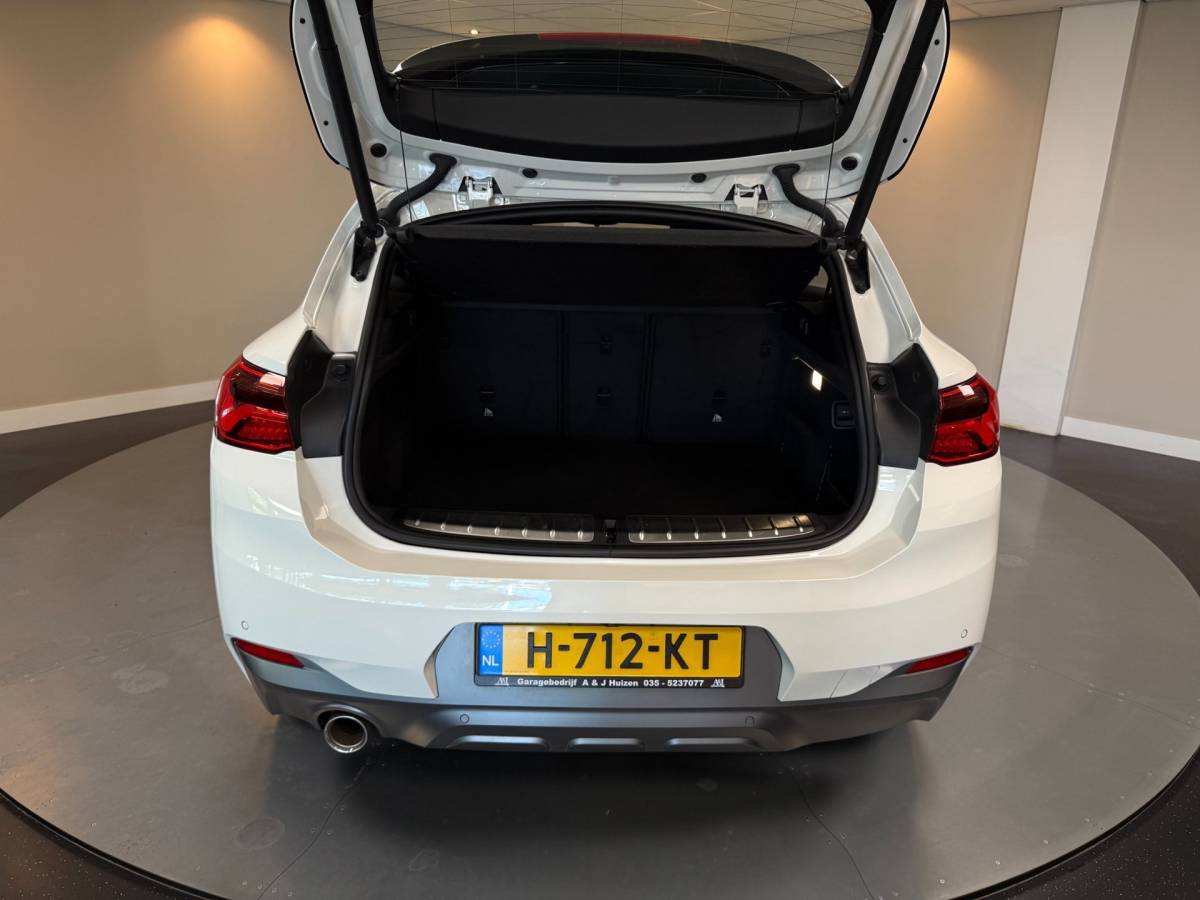 BMW X2 BMW X2 1.8i sDrive Lefhebber Edition *M-Pakket* Automaat|Alcantara|HUD|Sfeerverlichting|Memory|Keyless|Stoelverw.|Trekhaak|Navi