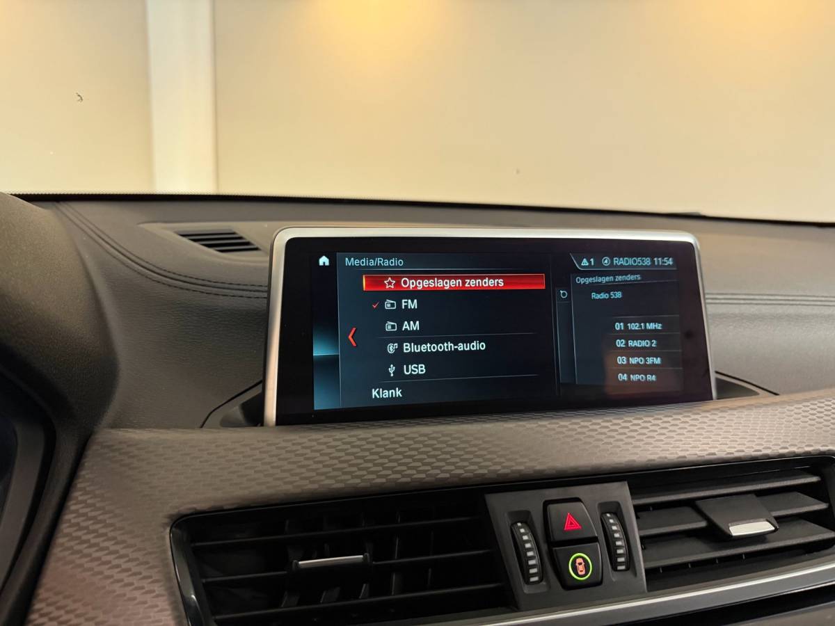 BMW X2 BMW X2 1.8i sDrive Lefhebber Edition *M-Pakket* Automaat|Alcantara|HUD|Sfeerverlichting|Memory|Keyless|Stoelverw.|Trekhaak|Navi
