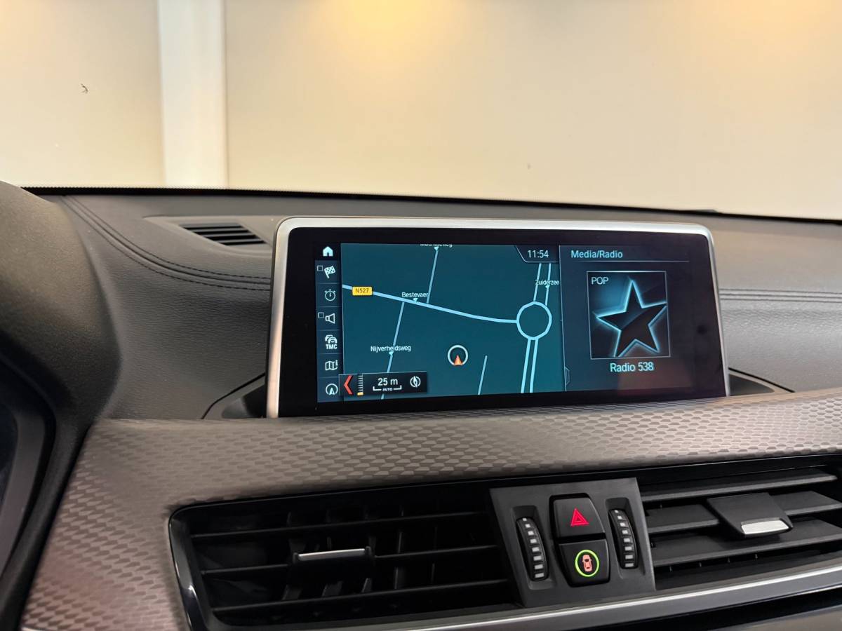 BMW X2 BMW X2 1.8i sDrive Lefhebber Edition *M-Pakket* Automaat|Alcantara|HUD|Sfeerverlichting|Memory|Keyless|Stoelverw.|Trekhaak|Navi