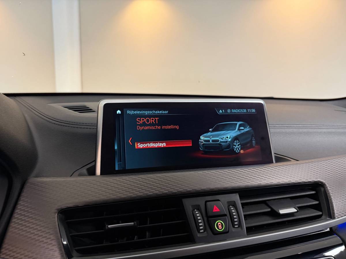BMW X2 BMW X2 1.8i sDrive Lefhebber Edition *M-Pakket* Automaat|Alcantara|HUD|Sfeerverlichting|Memory|Keyless|Stoelverw.|Trekhaak|Navi