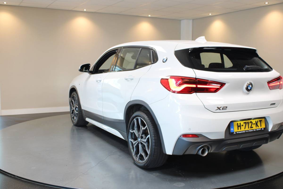 BMW X2 BMW X2 1.8i sDrive Lefhebber Edition *M-Pakket* Automaat|Alcantara|HUD|Sfeerverlichting|Memory|Keyless|Stoelverw.|Trekhaak|Navi
