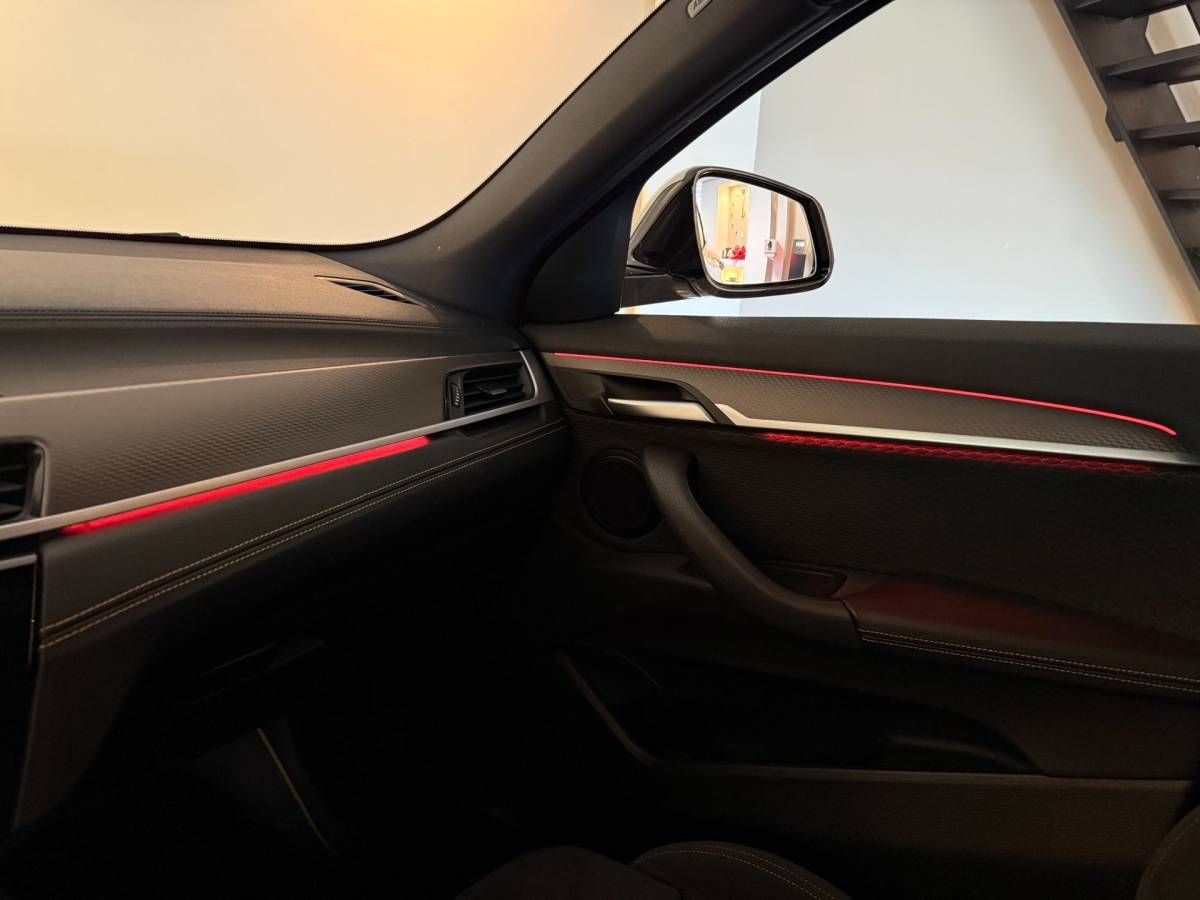 BMW X2 BMW X2 1.8i sDrive Lefhebber Edition *M-Pakket* Automaat|Alcantara|HUD|Sfeerverlichting|Memory|Keyless|Stoelverw.|Trekhaak|Navi