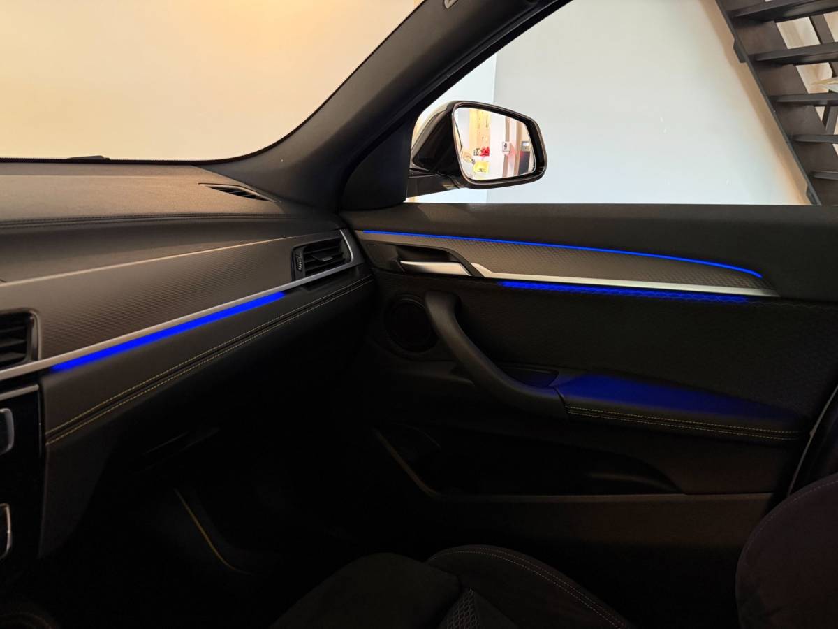 BMW X2 BMW X2 1.8i sDrive Lefhebber Edition *M-Pakket* Automaat|Alcantara|HUD|Sfeerverlichting|Memory|Keyless|Stoelverw.|Trekhaak|Navi