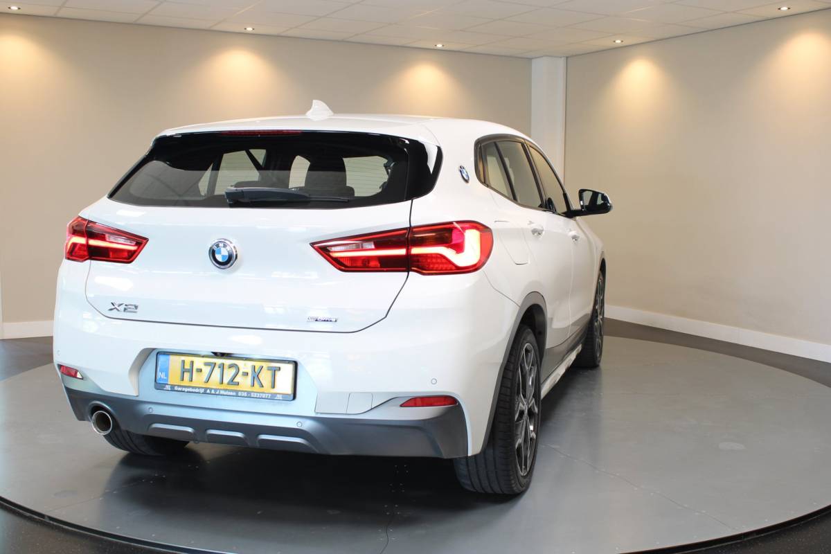 BMW X2 BMW X2 1.8i sDrive Lefhebber Edition *M-Pakket* Automaat|Alcantara|HUD|Sfeerverlichting|Memory|Keyless|Stoelverw.|Trekhaak|Navi