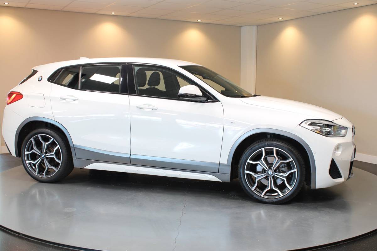 BMW X2 BMW X2 1.8i sDrive Lefhebber Edition *M-Pakket* Automaat|Alcantara|HUD|Sfeerverlichting|Memory|Keyless|Stoelverw.|Trekhaak|Navi