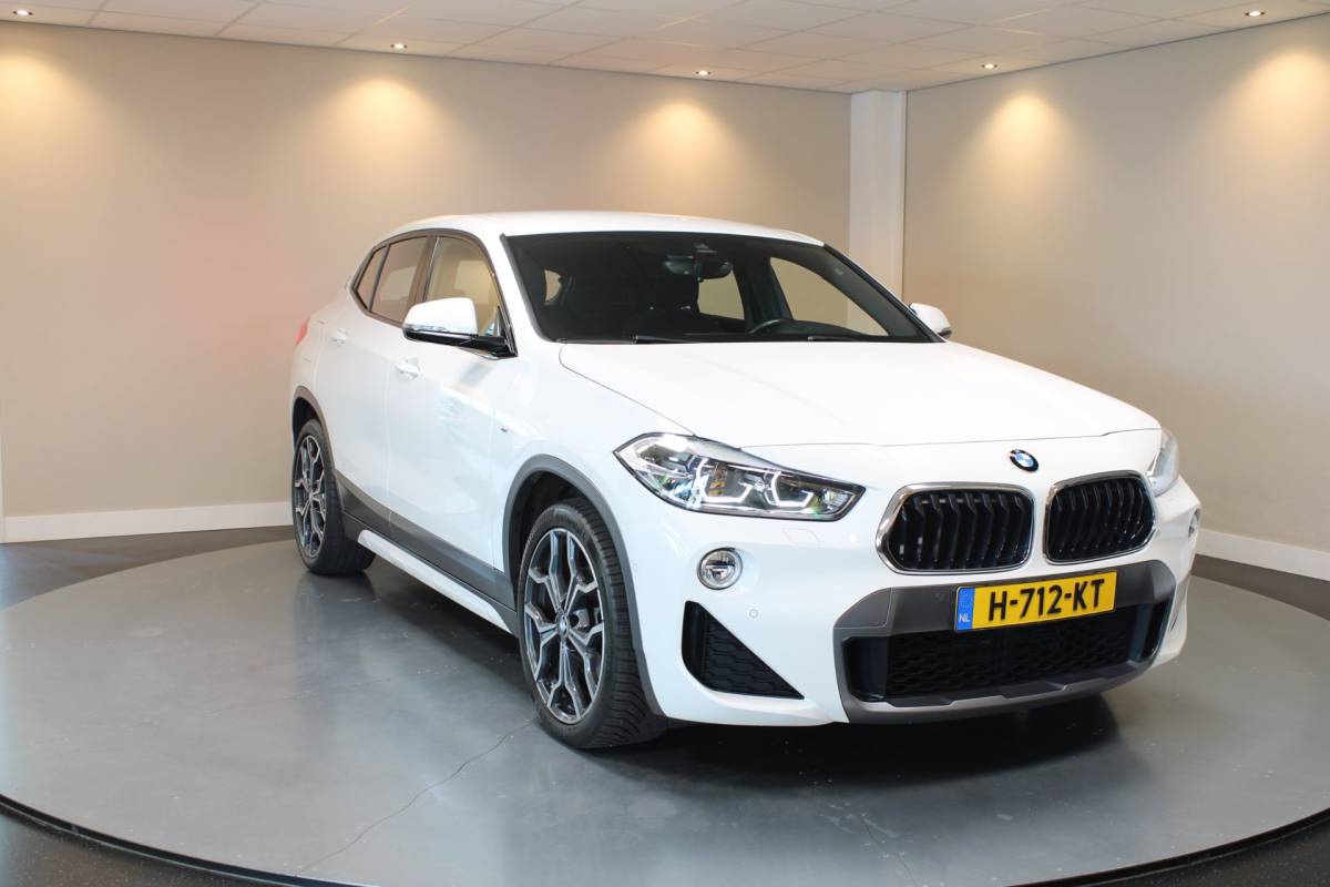 BMW X2 BMW X2 1.8i sDrive Lefhebber Edition *M-Pakket* Automaat|Alcantara|HUD|Sfeerverlichting|Memory|Keyless|Stoelverw.|Trekhaak|Navi