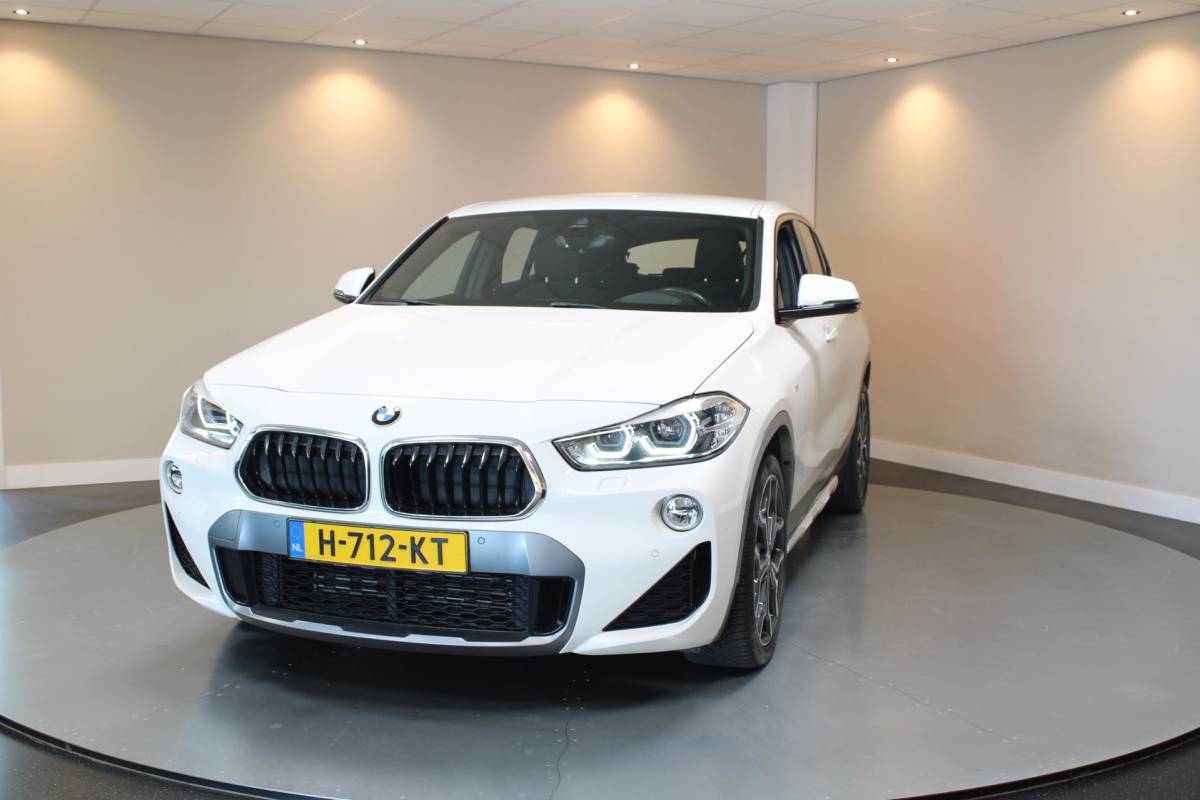 BMW X2 BMW X2 1.8i sDrive Lefhebber Edition *M-Pakket* Automaat|Alcantara|HUD|Sfeerverlichting|Memory|Keyless|Stoelverw.|Trekhaak|Navi
