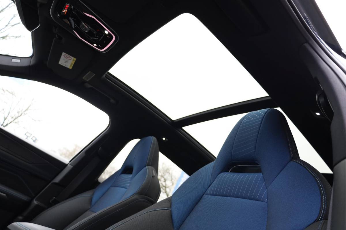 Lynk & Co 01 Lynk & Co 01 1.5 MY23! TREKHAAK! 6.6KWh ZWARTE-HEMEL ROLHOES MY23 360-CAMERA PANO/SCHUIF INFINITY DAB NAVI CARPLAY STOELVERWARMING ELEK.ACHTERKLEP 20″LMV