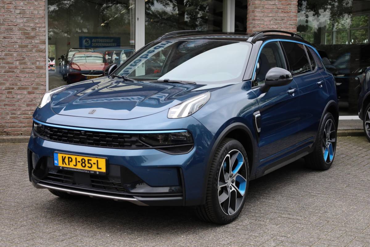 Lynk & Co 01 Lynk & Co 01 1.5 MY23! TREKHAAK! 6.6KWh ZWARTE-HEMEL ROLHOES MY23 360-CAMERA PANO/SCHUIF INFINITY DAB NAVI CARPLAY STOELVERWARMING ELEK.ACHTERKLEP 20″LMV