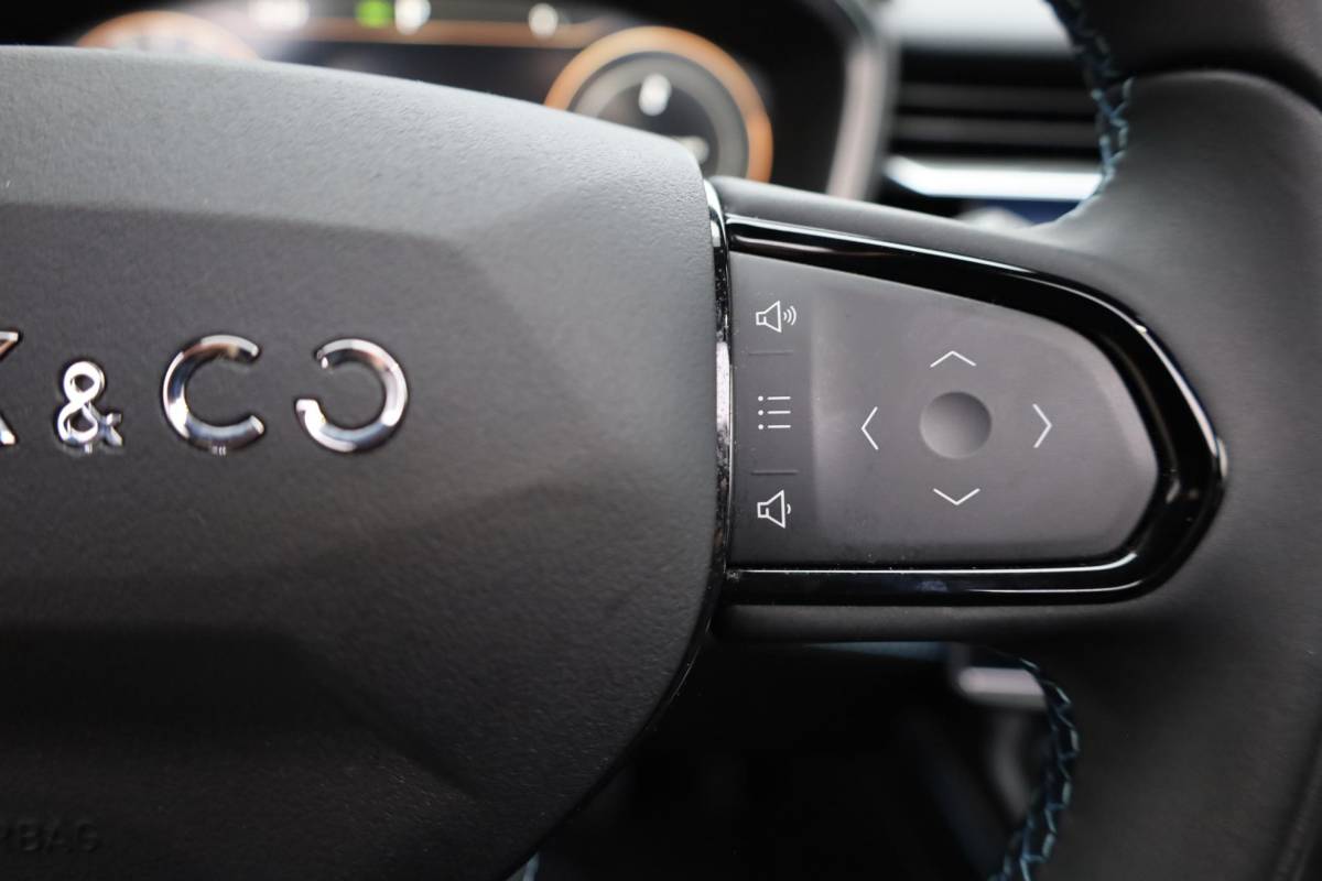 Lynk & Co 01 Lynk & Co 01 1.5 MY23! TREKHAAK! 6.6KWh ZWARTE-HEMEL ROLHOES MY23 360-CAMERA PANO/SCHUIF INFINITY DAB NAVI CARPLAY STOELVERWARMING ELEK.ACHTERKLEP 20″LMV