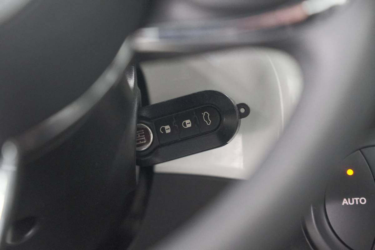 Fiat 500 Fiat 500 1.0 Hybrid Dolcevita | Panoramadak | Climate Control | Apple Carplay | Parkeersensoren
