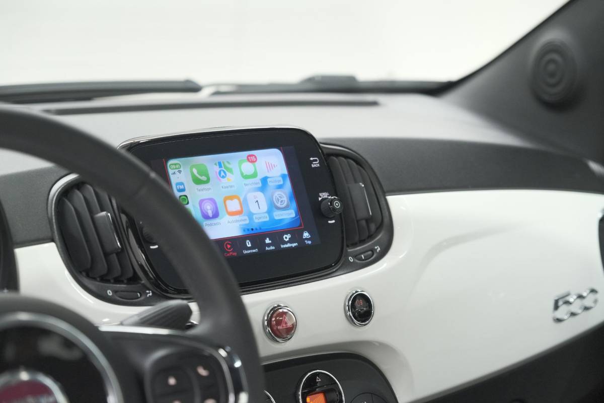 Fiat 500 Fiat 500 1.0 Hybrid Dolcevita | Panoramadak | Climate Control | Apple Carplay | Parkeersensoren