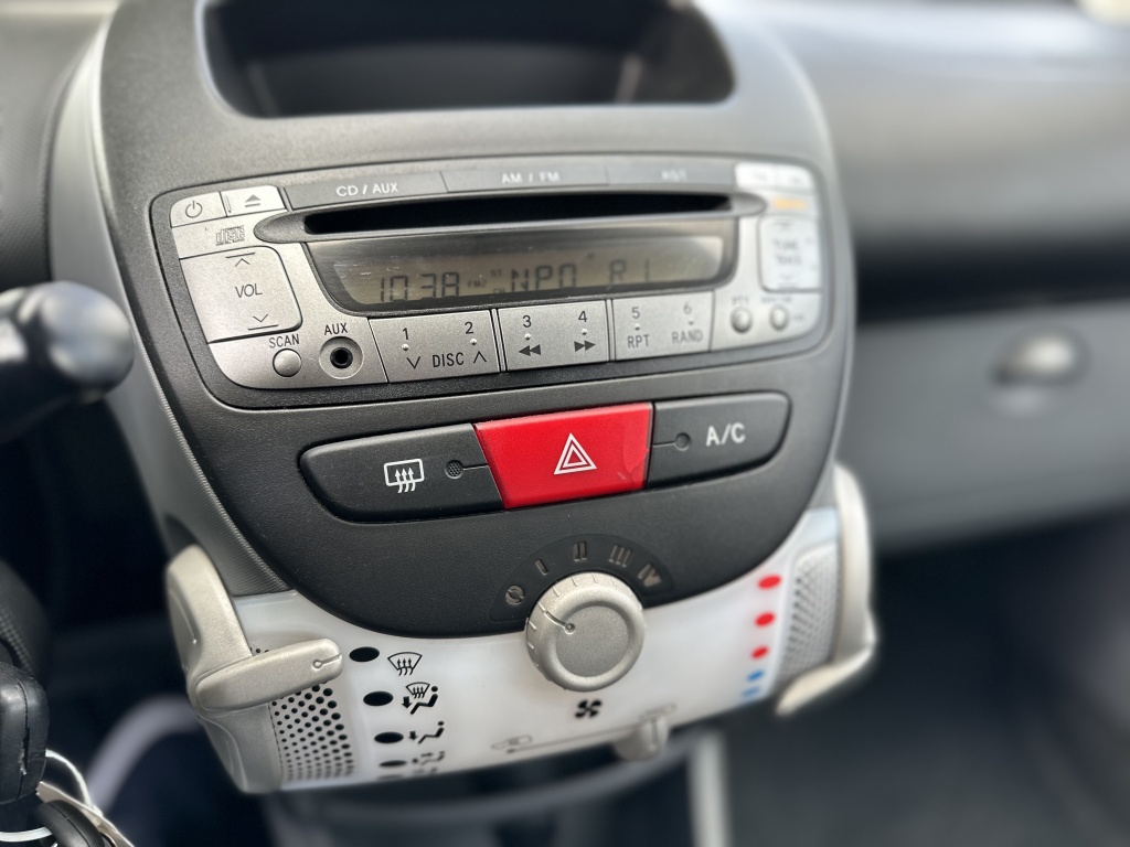 Peugeot 107 Peugeot 107 1.0-12V XS AUTOMAAT*UNIEKE KM.STAND MET NAP*AIRCO*5DRS