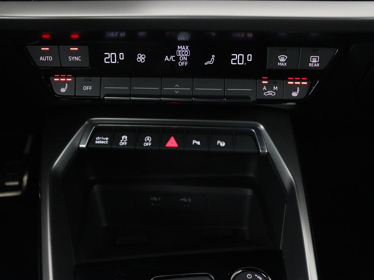 Audi S3 Audi S3 2.0 TFSI S3 quattro | Adaptive cruise | B&O |  Bang & Olufsen | Matrix LED | Leder/Alcantara | Park Assist | Stoelverwarming | Virtual Cockpit | Carplay | Navigatie | Sportstoelen | Climate control