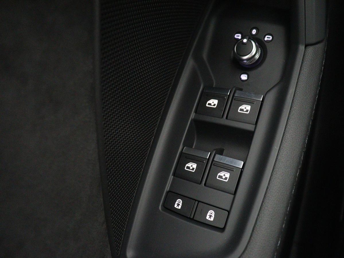 Audi S3 Audi S3 2.0 TFSI S3 quattro | Adaptive cruise | B&O |  Bang & Olufsen | Matrix LED | Leder/Alcantara | Park Assist | Stoelverwarming | Virtual Cockpit | Carplay | Navigatie | Sportstoelen | Climate control