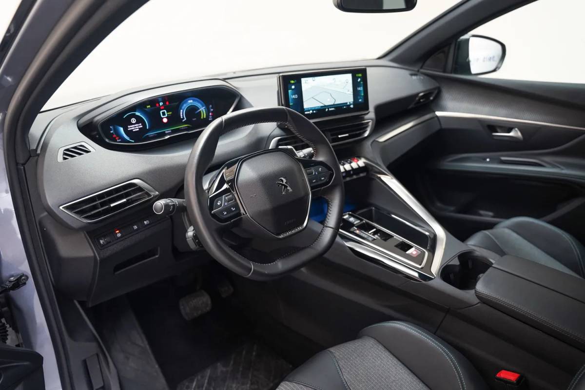 Peugeot 3008 Peugeot 3008 1.6 Hybrid 225 Active Business [ Navi Apple/Android Clima Camera ]