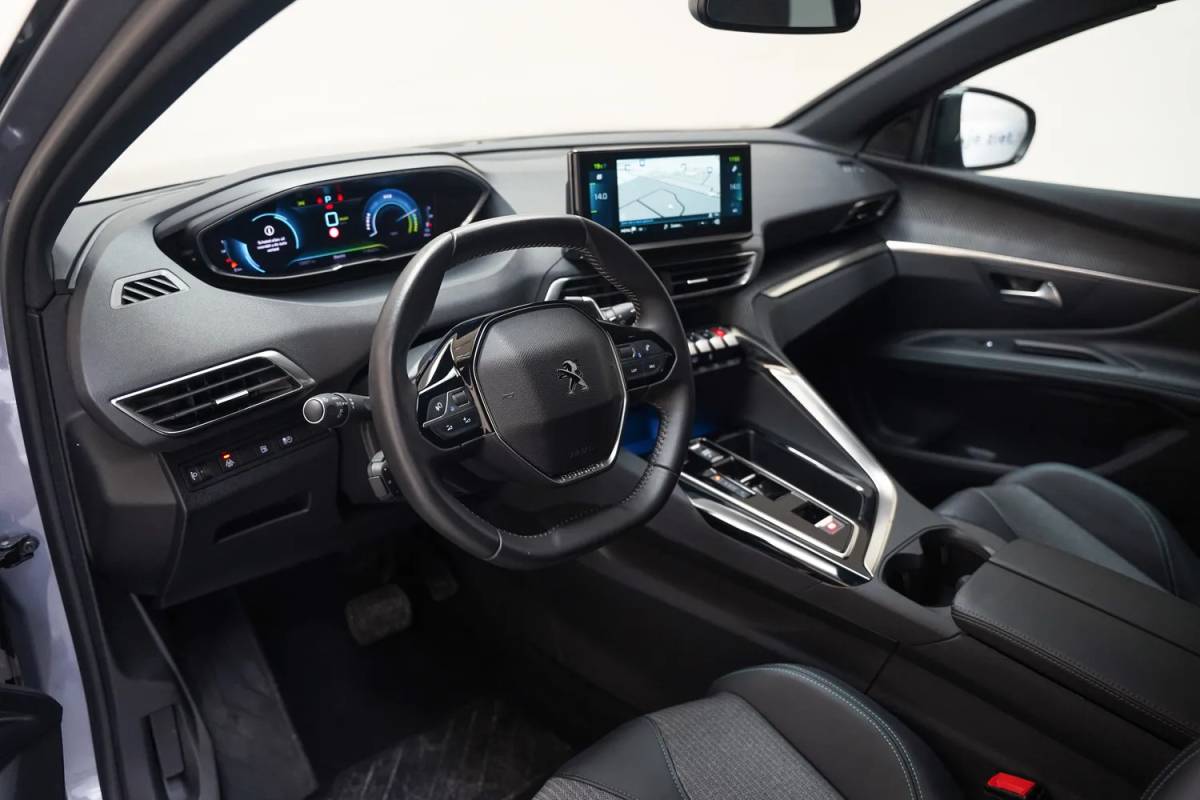 Peugeot 3008 Peugeot 3008 1.6 Hybrid 225 Active Business [ Navi Apple/Android Clima Camera ]