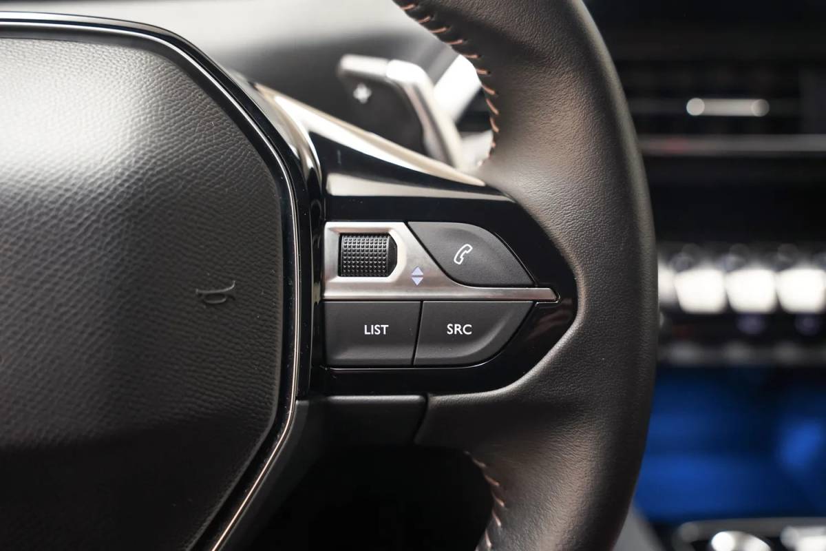 Peugeot 3008 Peugeot 3008 1.6 Hybrid 225 Active Business [ Navi Apple/Android Clima Camera ]