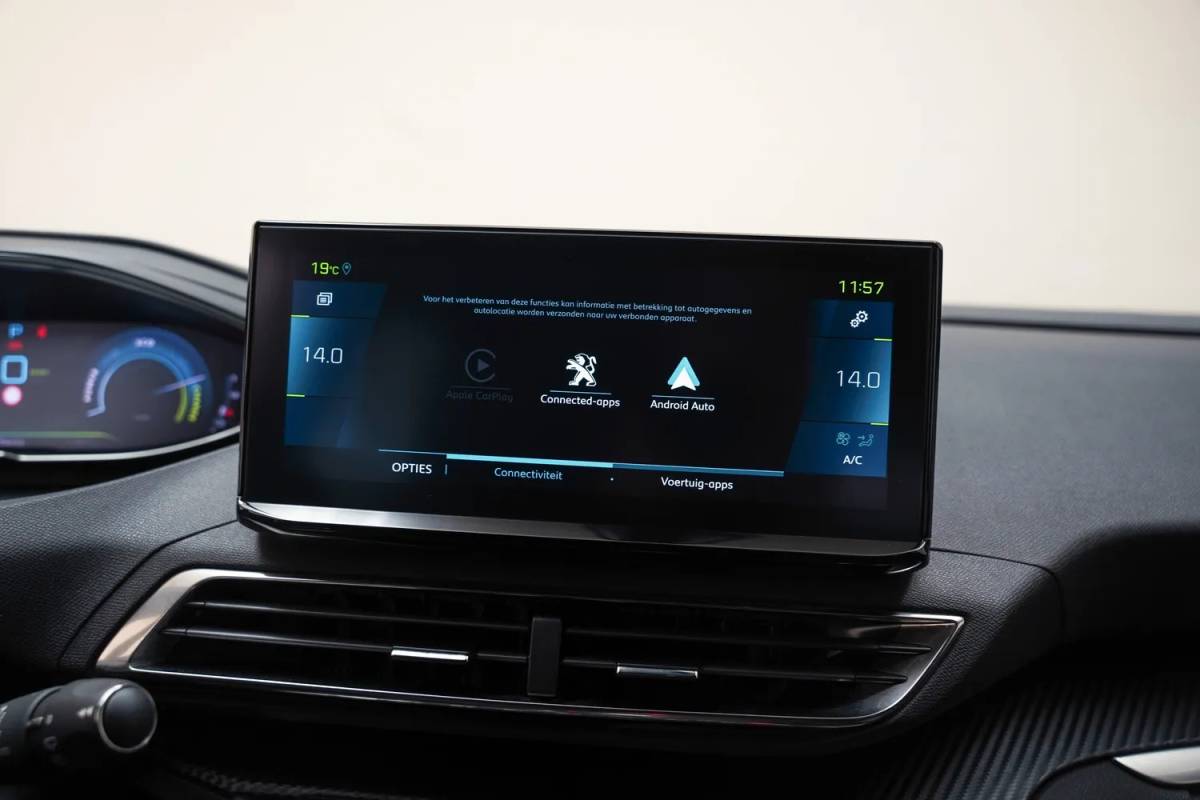 Peugeot 3008 Peugeot 3008 1.6 Hybrid 225 Active Business [ Navi Apple/Android Clima Camera ]