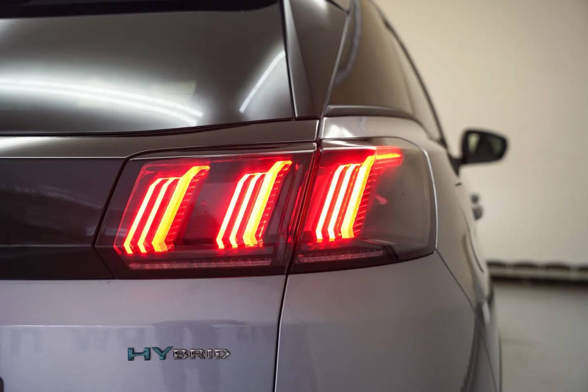Peugeot 3008 Peugeot 3008 1.6 Hybrid 225 Active Business [ Navi Apple/Android Clima Camera ]