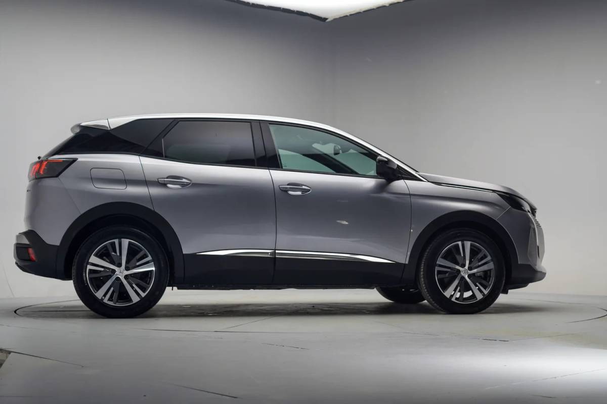 Peugeot 3008 Peugeot 3008 1.6 Hybrid 225 Active Business [ Navi Apple/Android Clima Camera ]