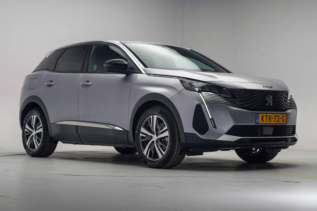 Peugeot 3008 Peugeot 3008 1.6 Hybrid 225 Active Business [ Navi Apple/Android Clima Camera ]