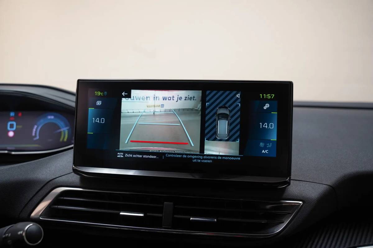 Peugeot 3008 Peugeot 3008 1.6 Hybrid 225 Active Business [ Navi Apple/Android Clima Camera ]
