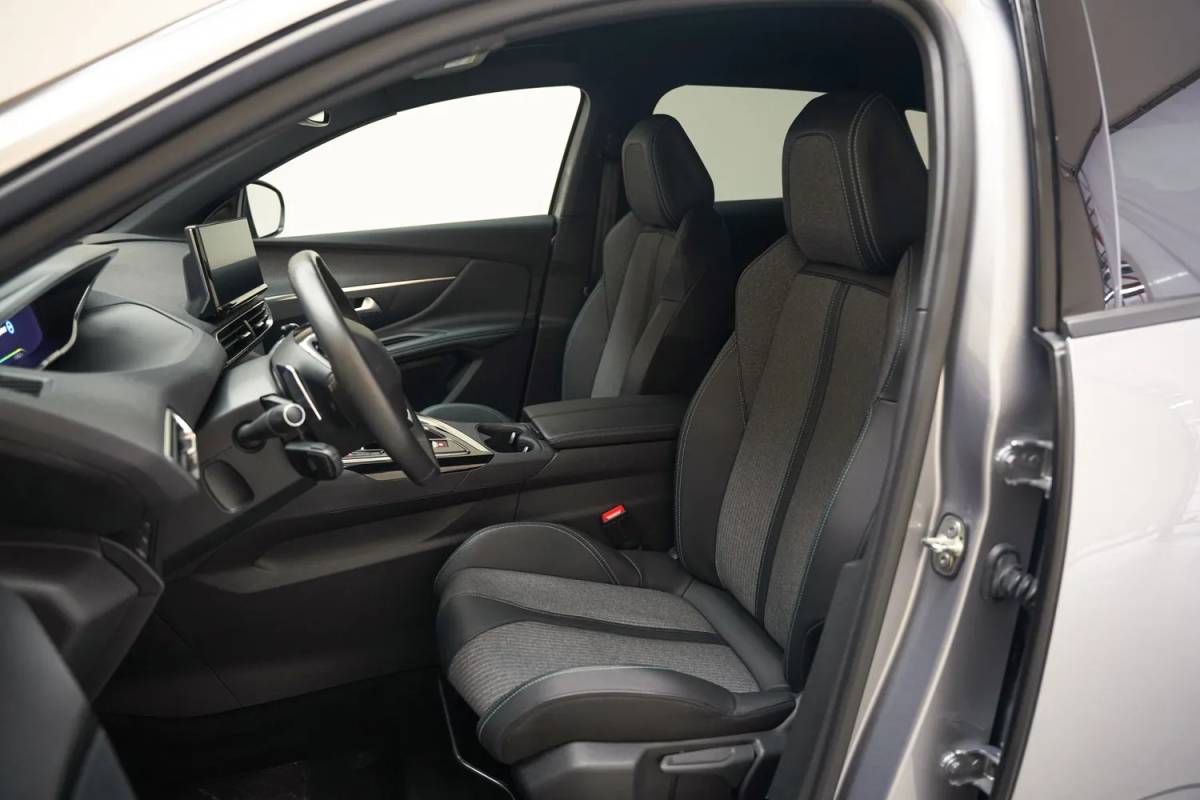 Peugeot 3008 Peugeot 3008 1.6 Hybrid 225 Active Business [ Navi Apple/Android Clima Camera ]