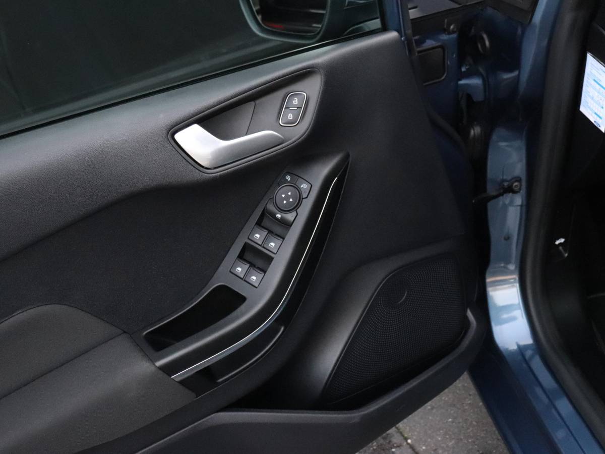 Ford Fiesta Ford Fiesta 1.0 EcoBoost Hybrid Titanium | AUT. | TREKHAAK | STOEL/STUURVERW. | PDC | APPLE CARPLAY |