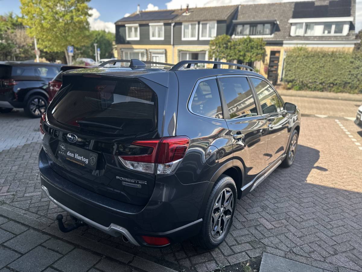 Subaru Forester Subaru Forester 2.0i e-BOXER Comfort Automaat/Trekhaak/Parkeerhulp/Navi/Camera