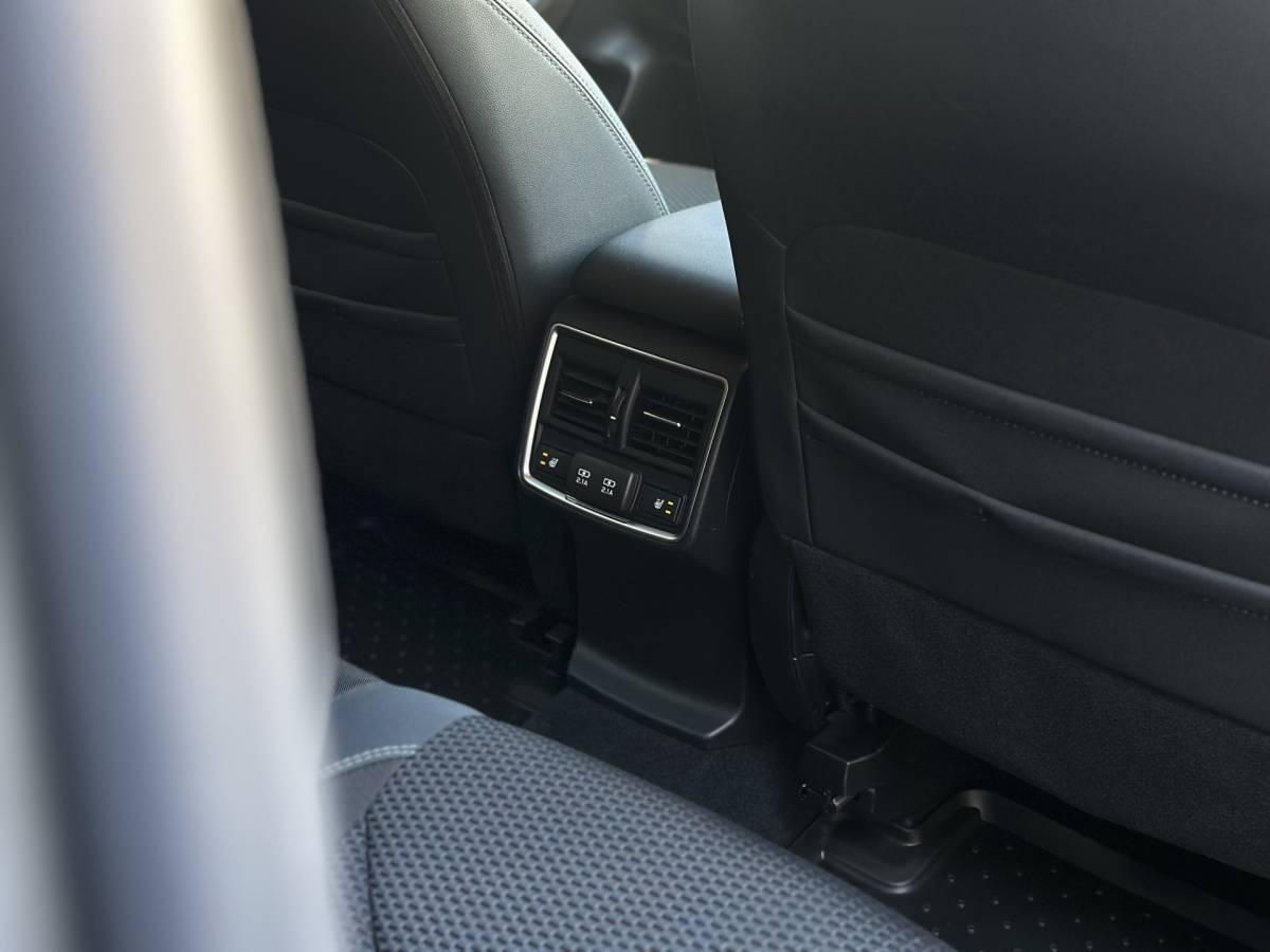 Subaru Forester Subaru Forester 2.0i e-BOXER Comfort Automaat/Trekhaak/Parkeerhulp/Navi/Camera