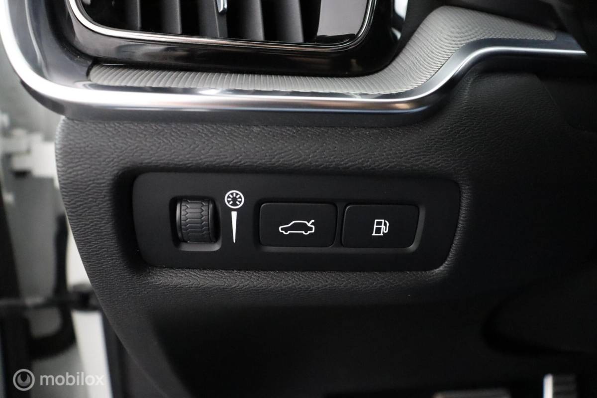 Volvo V60 Volvo V60 2.0 T8 Twin Engine AWD Polestar Engineered | 20″ Velgen | Adaptive Cruise | Pilot Assist | Camera | Harman Kardon | Stoel & Stuurwielverwarming